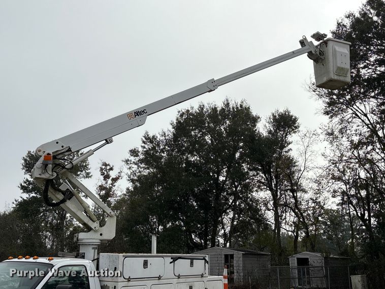 image for item EA7119 2011 Ford F450 Super Duty bucket truck