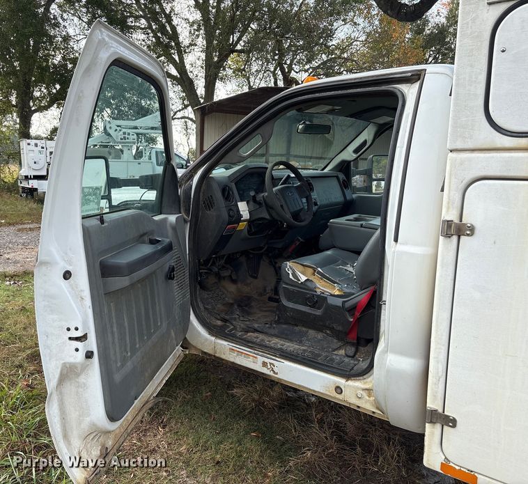 image for item EA7119 2011 Ford F450 Super Duty bucket truck