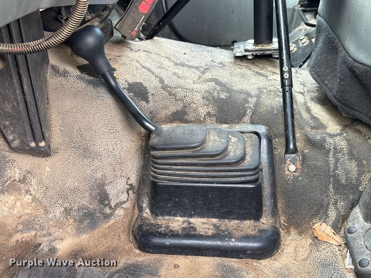 image for item EA7119 2011 Ford F450 Super Duty bucket truck