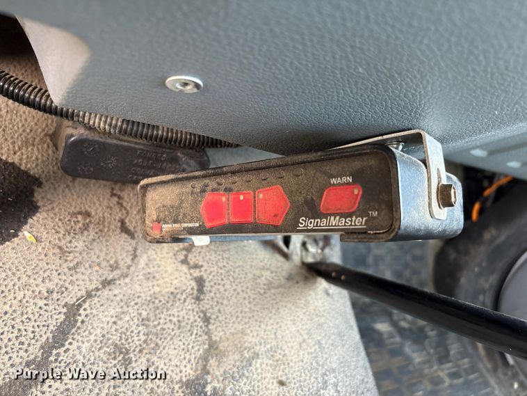 image for item EA7119 2011 Ford F450 Super Duty bucket truck