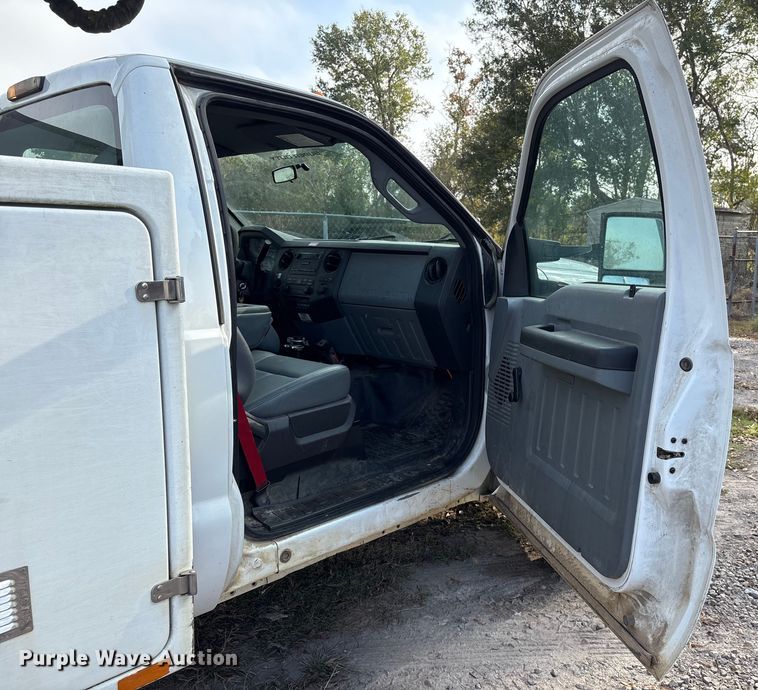 image for item EA7119 2011 Ford F450 Super Duty bucket truck