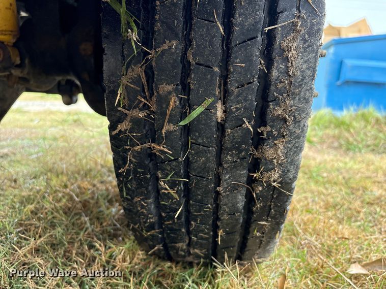 image for item EA7119 2011 Ford F450 Super Duty bucket truck