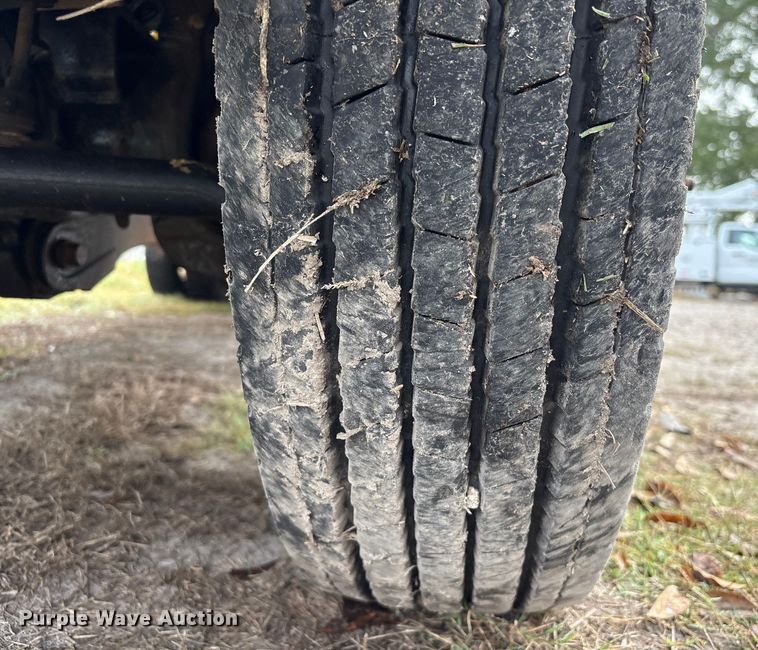 image for item EA7119 2011 Ford F450 Super Duty bucket truck