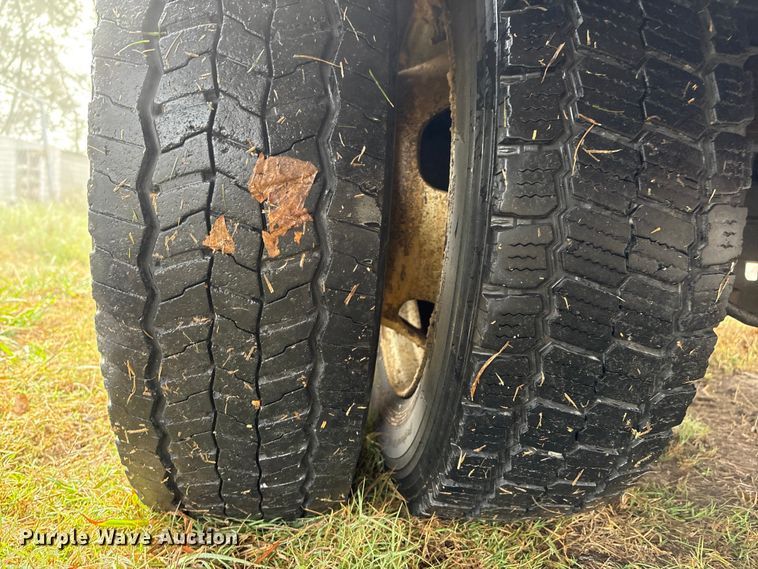 image for item EA7119 2011 Ford F450 Super Duty bucket truck