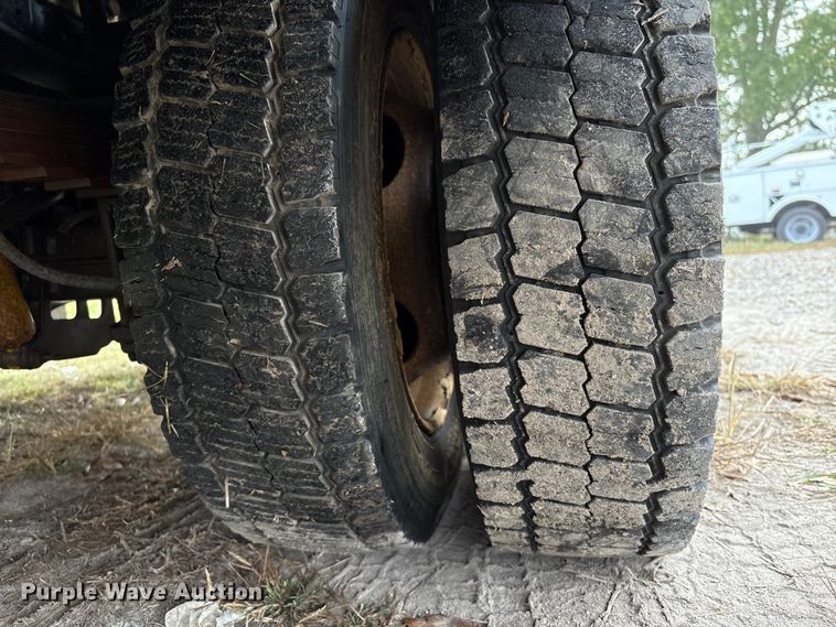 image for item EA7119 2011 Ford F450 Super Duty bucket truck