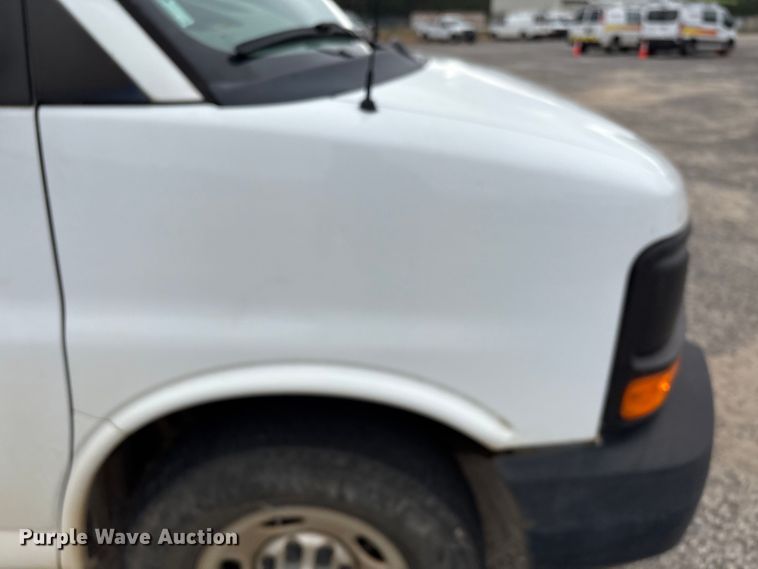 image for item EA7127 2014 Chevrolet Express 3500 van