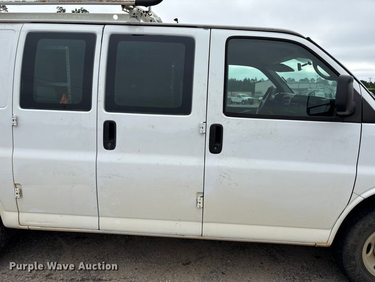 image for item EA7127 2014 Chevrolet Express 3500 van