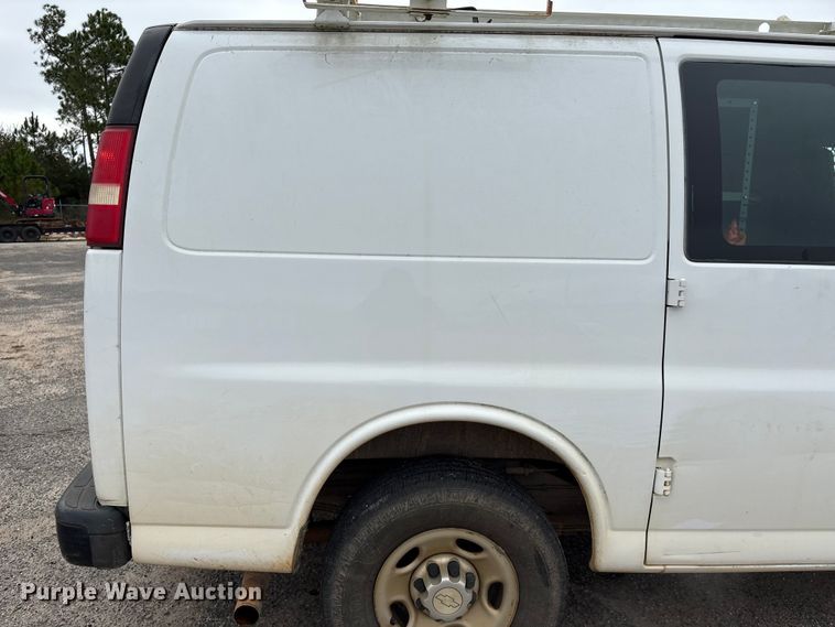 image for item EA7127 2014 Chevrolet Express 3500 van