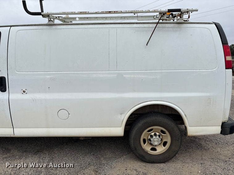 image for item EA7127 2014 Chevrolet Express 3500 van