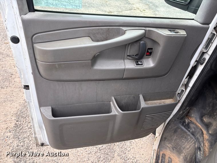 image for item EA7127 2014 Chevrolet Express 3500 van