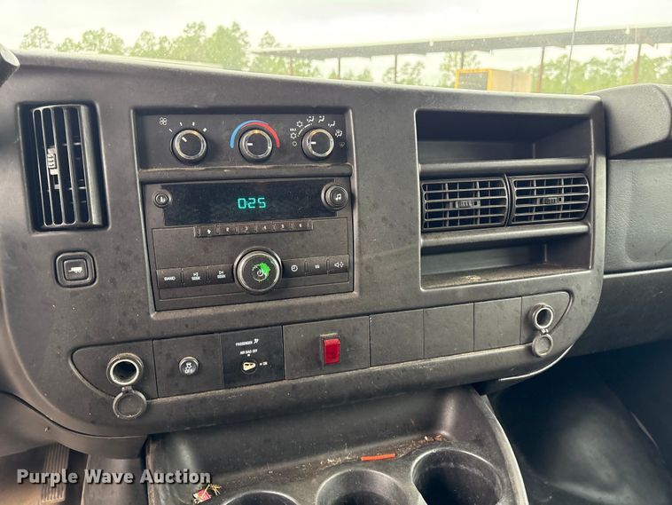 image for item EA7127 2014 Chevrolet Express 3500 van