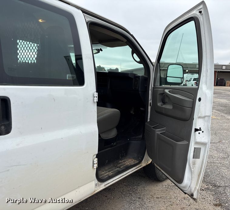 image for item EA7127 2014 Chevrolet Express 3500 van