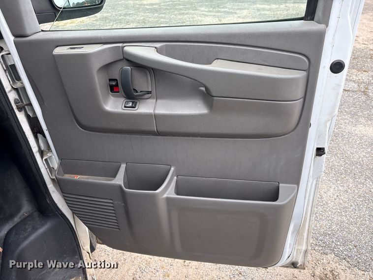 image for item EA7127 2014 Chevrolet Express 3500 van