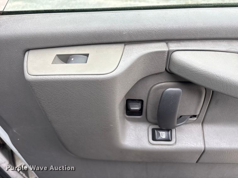 image for item EA7127 2014 Chevrolet Express 3500 van