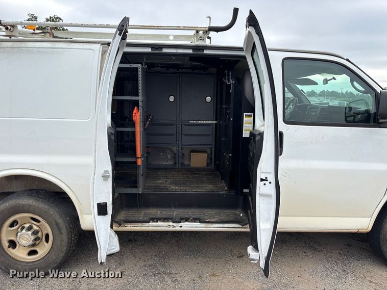 image for item EA7127 2014 Chevrolet Express 3500 van