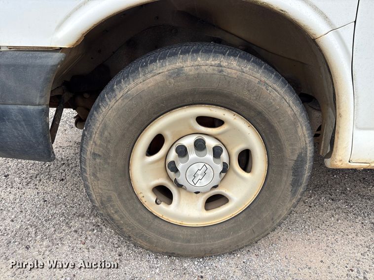 image for item EA7127 2014 Chevrolet Express 3500 van