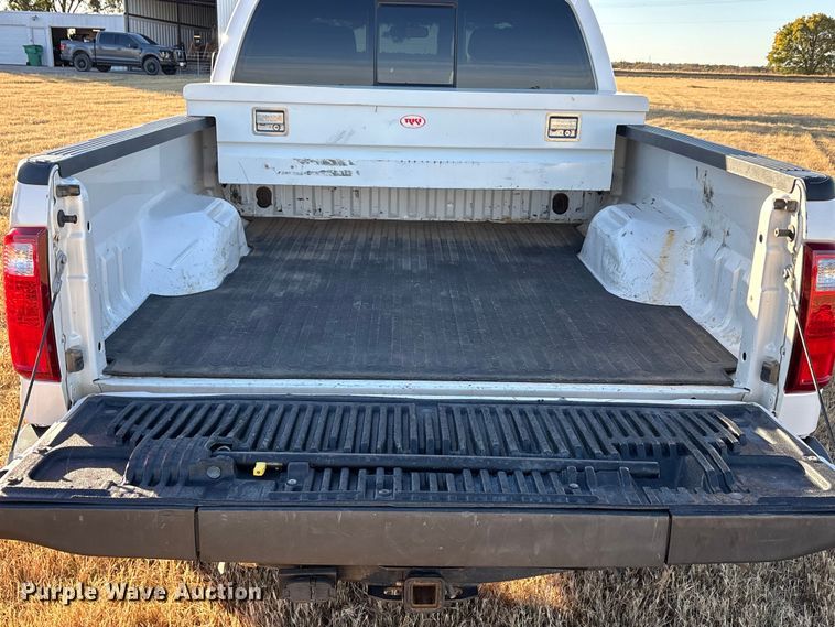 image for item EA7740 2015 Ford F250 Super Duty Crew Cab pickup truck