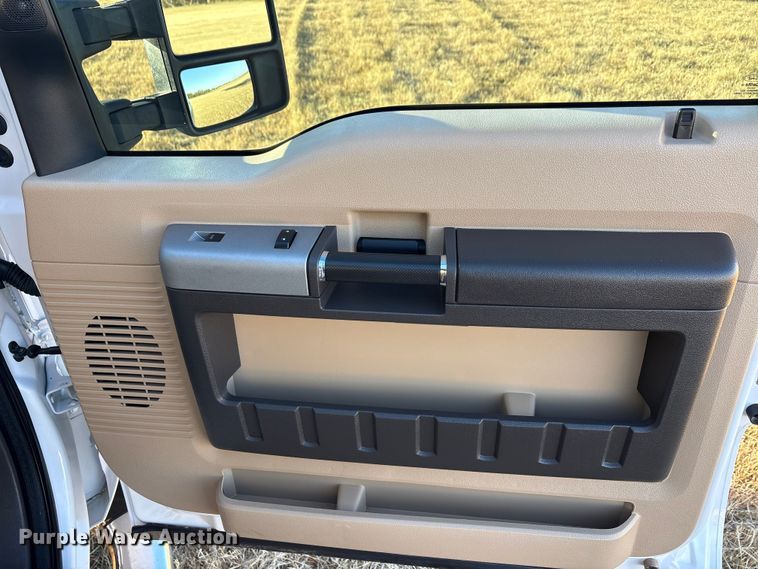 image for item EA7740 2015 Ford F250 Super Duty Crew Cab pickup truck