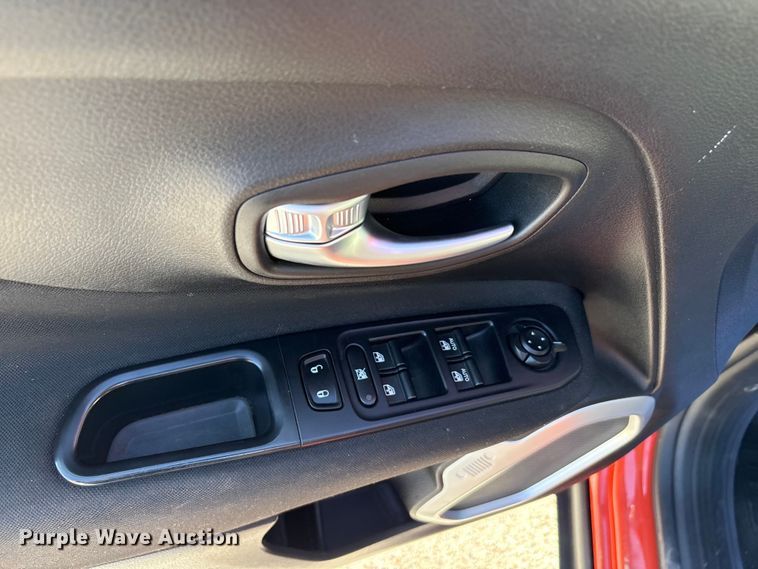 image for item EA7743 2018 Jeep Renegade SUV