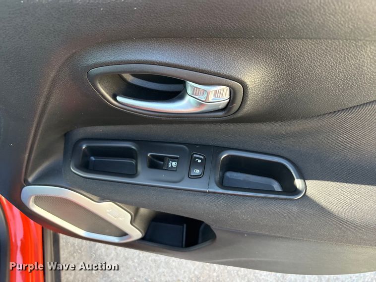 image for item EA7743 2018 Jeep Renegade SUV