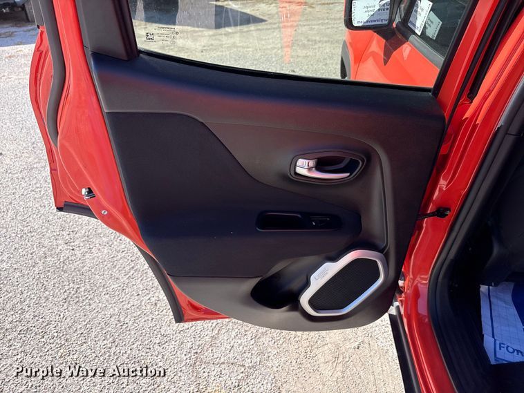 image for item EA7743 2018 Jeep Renegade SUV