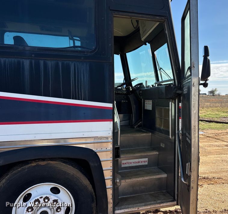 image for item EA7781 1993 MCI MC-12 coach bus