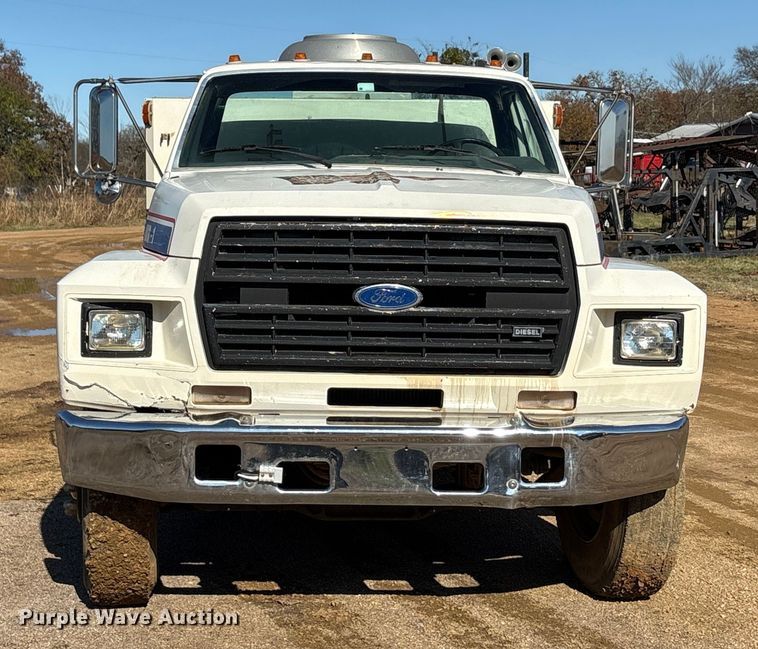 image for item EA7786 1987 Ford F8000 utility / service truck