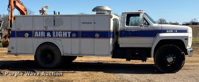 image for item EA7786 1987 Ford F8000 utility / service truck