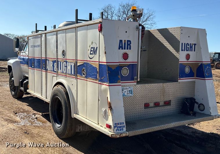 image for item EA7786 1987 Ford F8000 utility / service truck