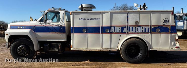 image for item EA7786 1987 Ford F8000 utility / service truck