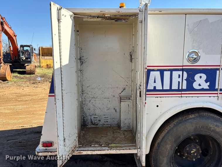 image for item EA7786 1987 Ford F8000 utility / service truck