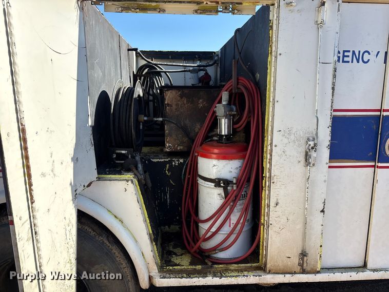 image for item EA7786 1987 Ford F8000 utility / service truck