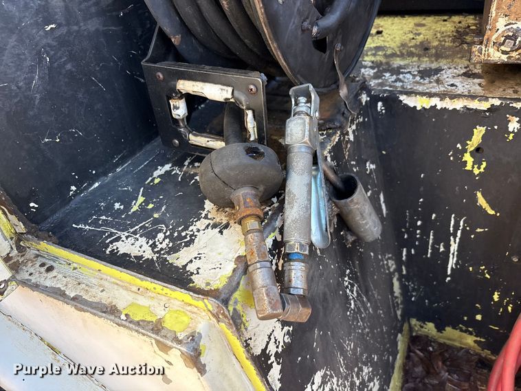 image for item EA7786 1987 Ford F8000 utility / service truck