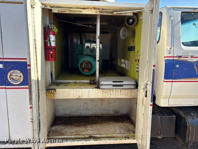 image for item EA7786 1987 Ford F8000 utility / service truck