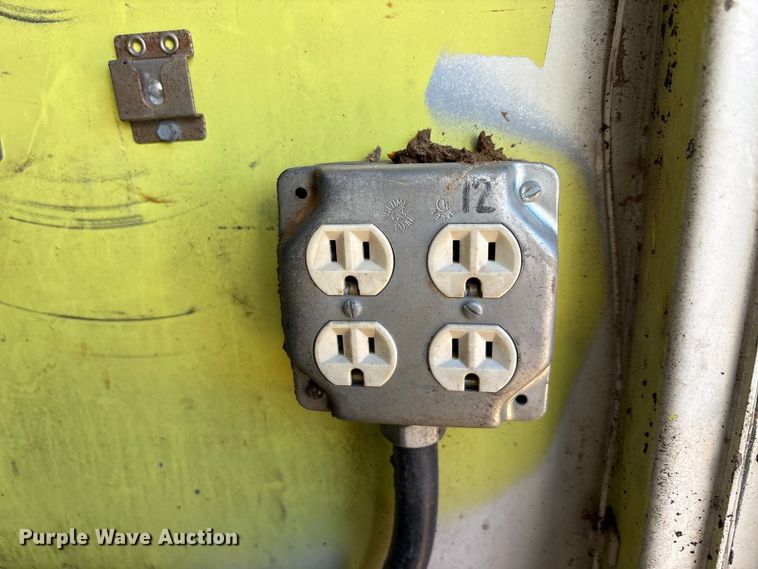 image for item EA7786 1987 Ford F8000 utility / service truck