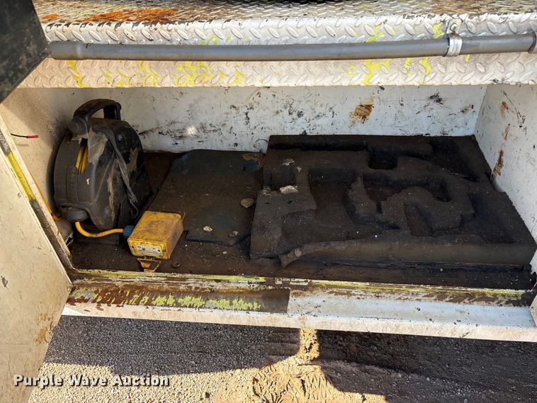 image for item EA7786 1987 Ford F8000 utility / service truck