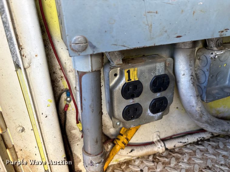 image for item EA7786 1987 Ford F8000 utility / service truck