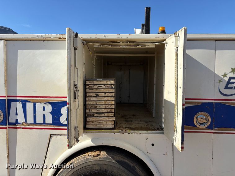 image for item EA7786 1987 Ford F8000 utility / service truck