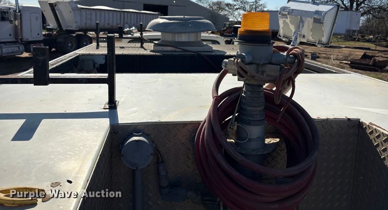 image for item EA7786 1987 Ford F8000 utility / service truck