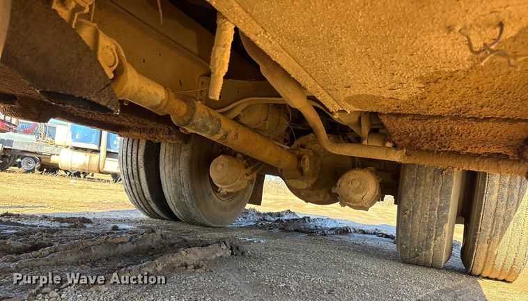 image for item EA7786 1987 Ford F8000 utility / service truck