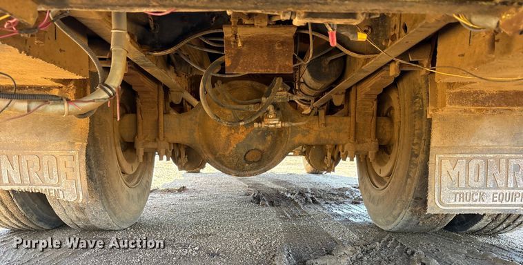 image for item EA7786 1987 Ford F8000 utility / service truck