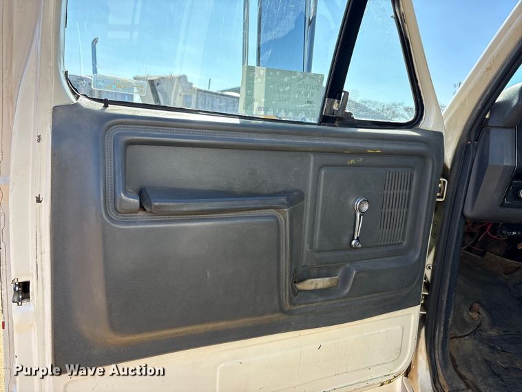 image for item EA7786 1987 Ford F8000 utility / service truck