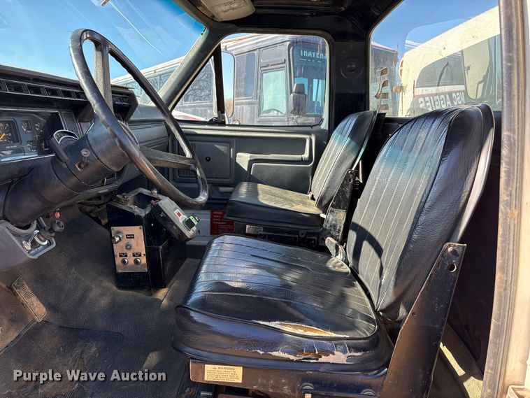 image for item EA7786 1987 Ford F8000 utility / service truck