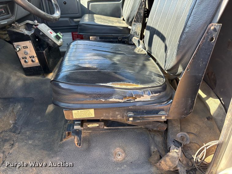 image for item EA7786 1987 Ford F8000 utility / service truck