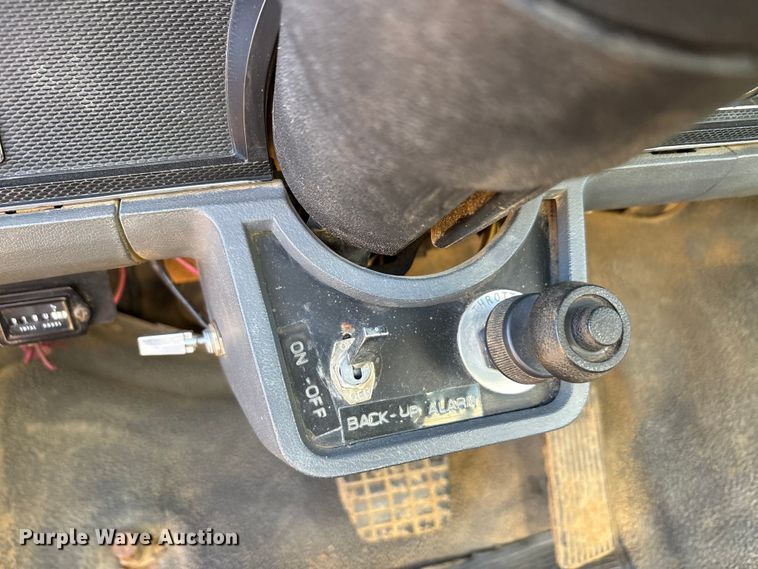 image for item EA7786 1987 Ford F8000 utility / service truck