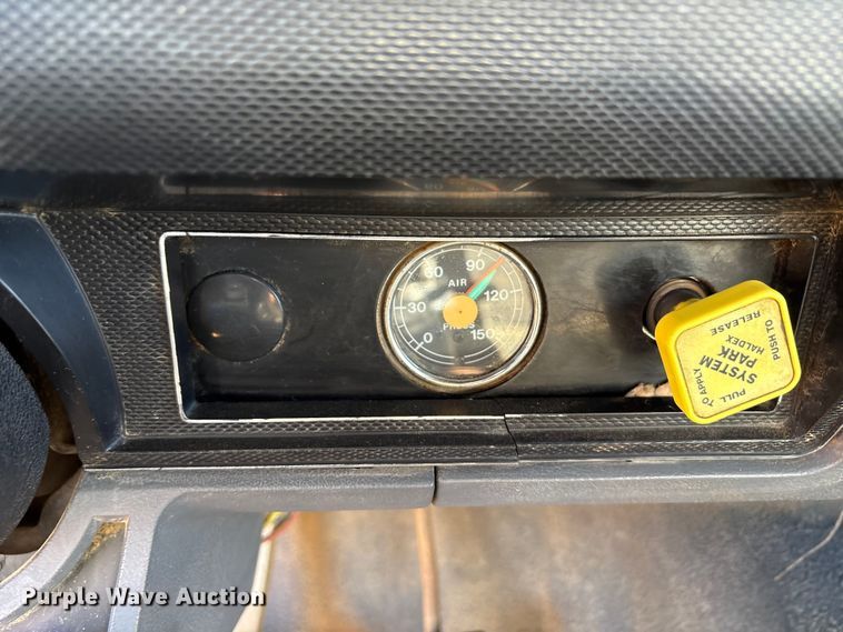 image for item EA7786 1987 Ford F8000 utility / service truck