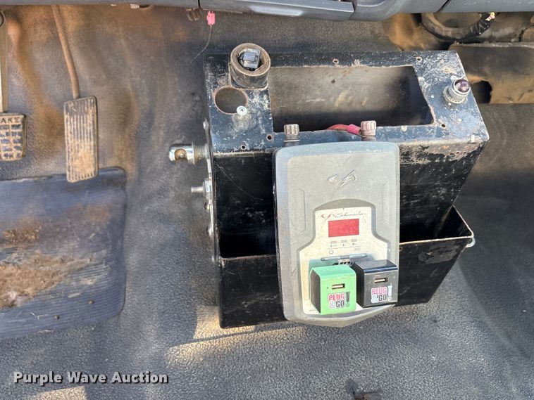 image for item EA7786 1987 Ford F8000 utility / service truck