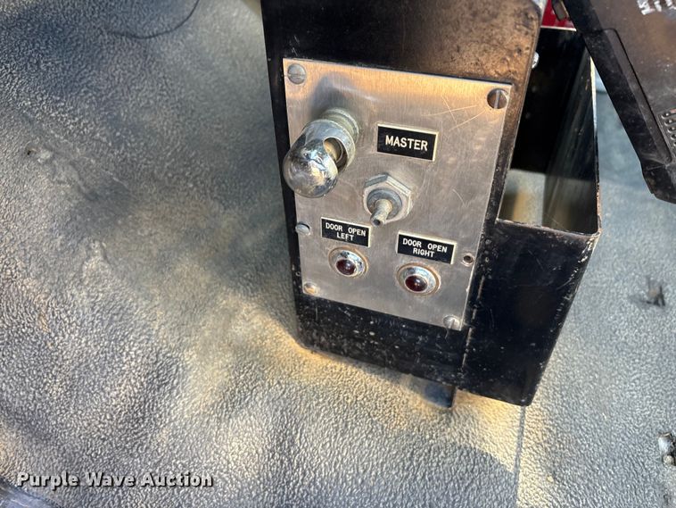 image for item EA7786 1987 Ford F8000 utility / service truck