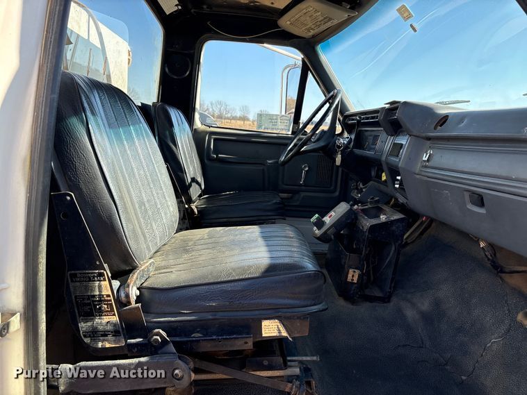 image for item EA7786 1987 Ford F8000 utility / service truck