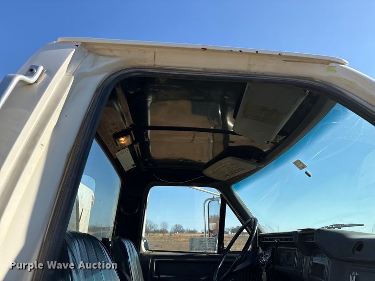 image for item EA7786 1987 Ford F8000 utility / service truck